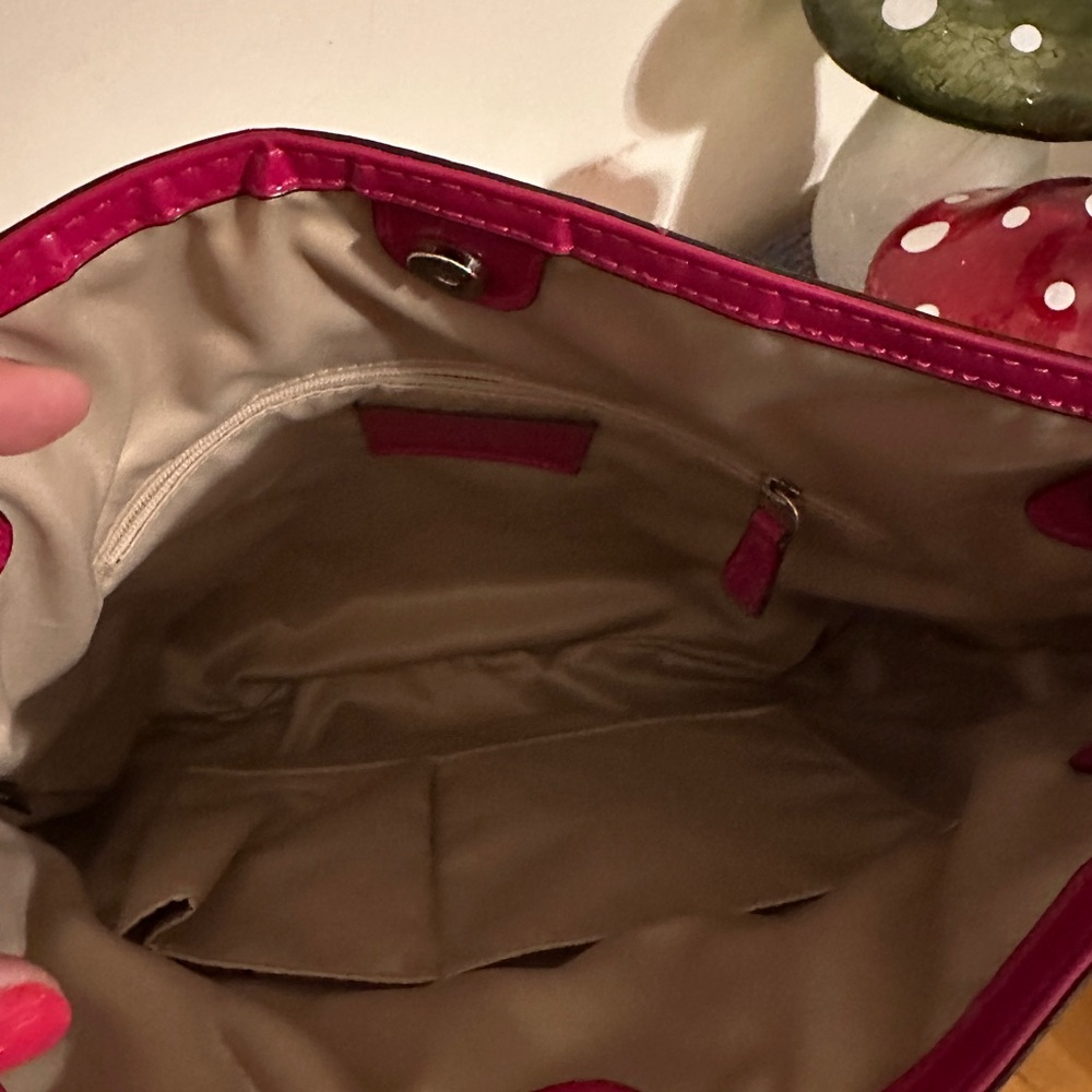 Coach Poppy Quilted Patent Leather shoulder bag. - Picture 7 of 10